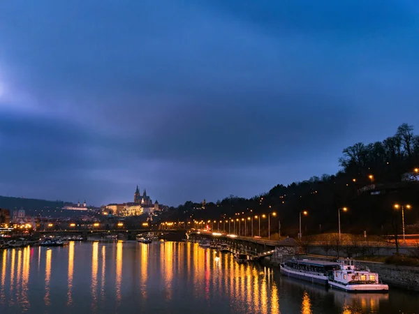 Malowniczy Widok Mostów Wełtawę Historyczne Centrum Pragi Zamku Praskiego Budynki — Zdjęcie stockowe