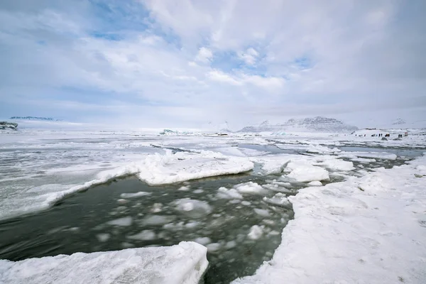 戏剧性的冰岛风景 Jokulsarlon 冰川泻湖的冰山景色 — 图库照片