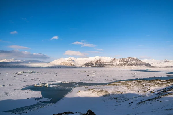 戏剧性的冰岛风景 Jokulsarlon 冰川泻湖的冰山景色 — 图库照片