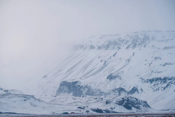 Drammatico Paesaggio Ghiacciato Con Montagne Innevate — Foto Stock