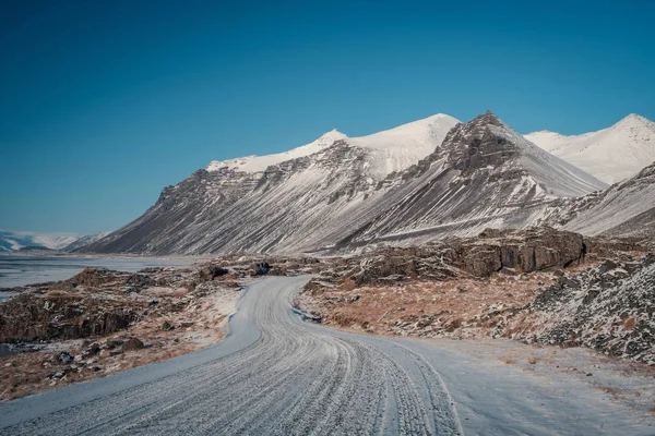 Hermosa Vista Paisaje Invernal Carretera Circular Dorada Islandia Durante Puesta — Foto de Stock