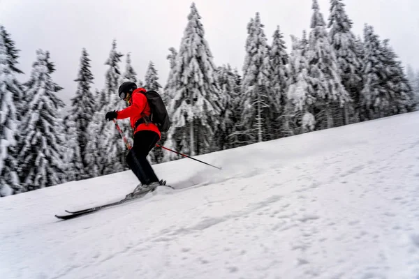 Female skier dressed in red jacket on ski slope. — Stock Photo, Image