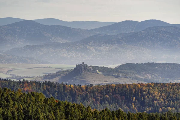 Scenic View Spis Castle Front Mountain Range Surrounded Morning Fog — Stock Photo, Image