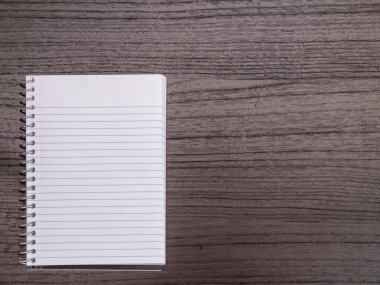 Koyu ahşap Danışma, beyaz Spiral defter