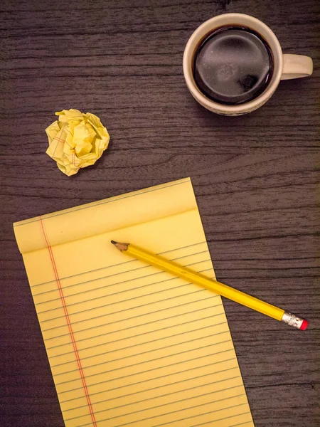 Escritorio, Bloc de notas, Lápiz, Taza de café — Foto de Stock