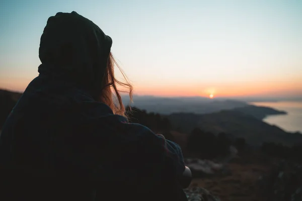 Blonde Girl Watching Sunset Top Hill — Stock Photo, Image