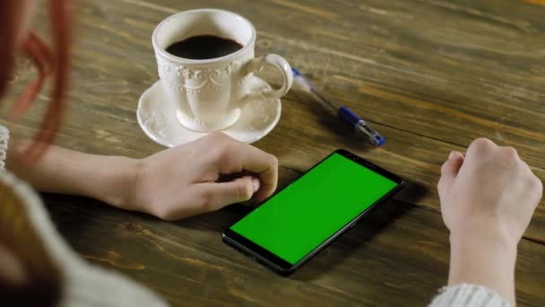 Girl Red Hair Sits Home Wooden Table Holds Smartphone Green — Stock Video