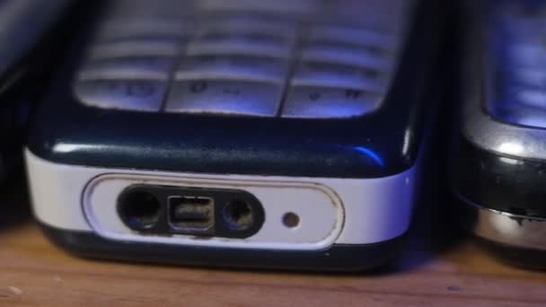 Makro Fotografia Starych Przestarzałych Telefonów Komórkowych — Wideo stockowe