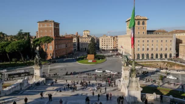 Roma Venezia Meydanı manzaralı zaman çizelgesi, trafik, insanlar yürüyor, toplu taşıma, taksi — Stok video