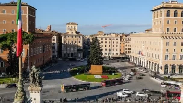 Vergrößern Ansicht Zeitraffer, Verkehrsbewegung, Menschen gehen, italienische Flagge, Transport — Stockvideo