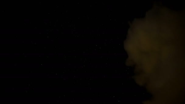 Тёмное облачное ночное небо, полное звёзд, галактики и падающих звёзд, светлая форма — стоковое видео