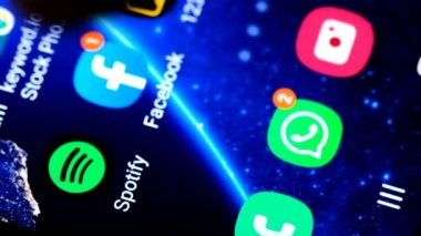 Bir Akıllı Telefondan Parmak Tıklatma Uygulamasının Macro 'su, dijital müzik platformu