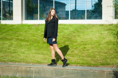 Etrafa parktaki kadın