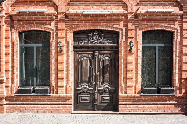 Gorgeous door in old building — Stock Photo, Image
