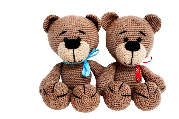 Трикотажная игрушка - два полосатых сидящих медведя Стоковая Картинка