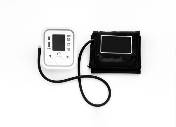 Elektronisches Blutdruckmessgerät isoliert auf weißem Hintergrund — Stockfoto