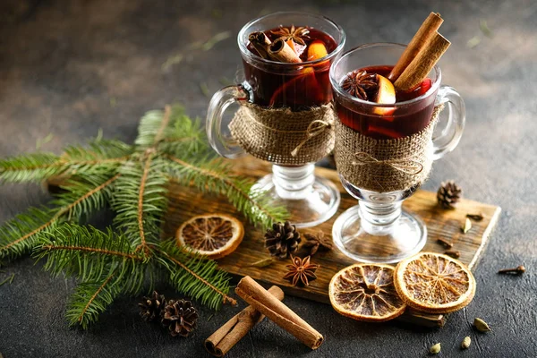 Vin Chaud Dans Des Verres Verre Avec Pommes Orange Cannelle — Photo