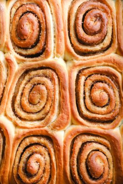 Tarçınlı taze ev yapımı tarçınlı. Ev yapımı pişirme..