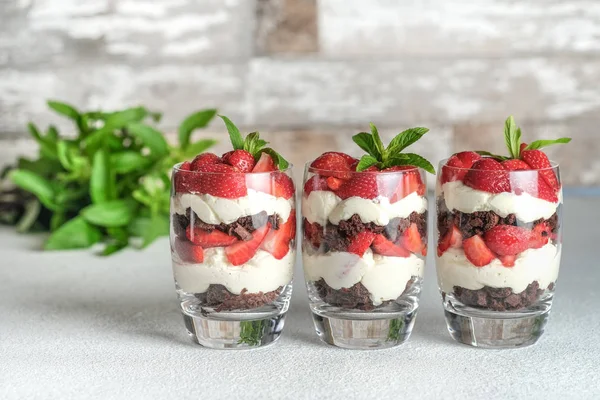 Beautiful Dessert Fresh Berries Trifle Chocolate Strawberries Light Background Copy — Stock Photo, Image