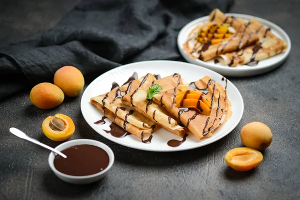 Crepes Chocolate Sauce Fruits Mint Dark Background — Stock Photo, Image