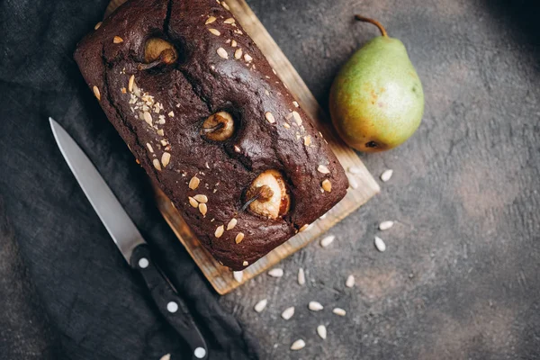 Yapımı Hamur Işleri Koyu Armut Tarçınlı Çikolatalı Pasta — Stok fotoğraf