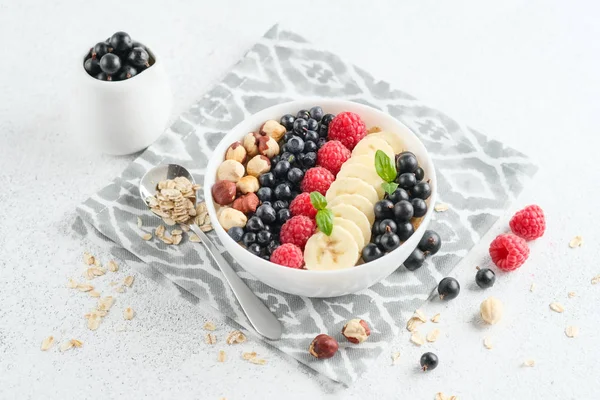 Hälsosam Frukost Havregryn Med Bär Och Frukt Och Mjölk Ljus — Stockfoto