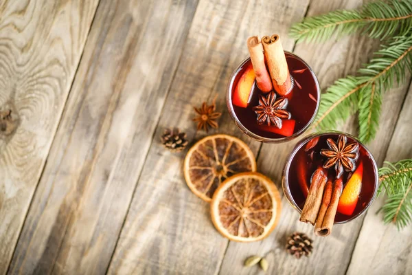 Mulled Wine Glasses Apples Orange Cinnamon Star Anise Hot Christmas — Stock Photo, Image