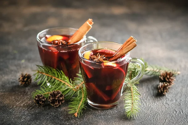 Mulled Wine Glasses Apples Orange Cinnamon Star Anise Hot Christmas — Stock Photo, Image