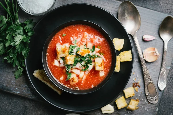 Soupe Traditionnelle Espagnole Gaspacho Froid Avec Tomates Mûres Concombre Basilic — Photo