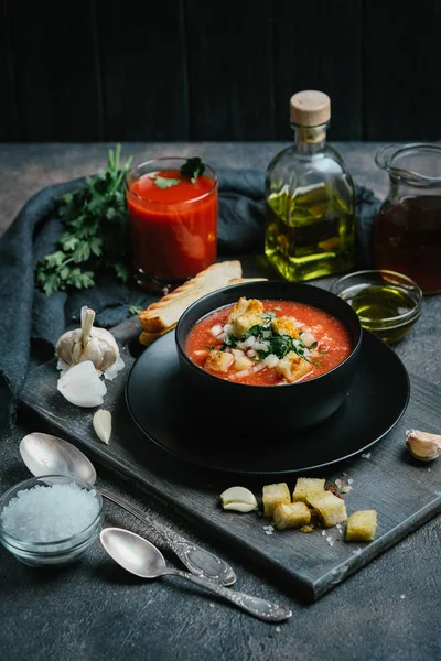Soupe Traditionnelle Espagnole Gaspacho Froid Aux Tomates Mûres Basilic Sur — Photo