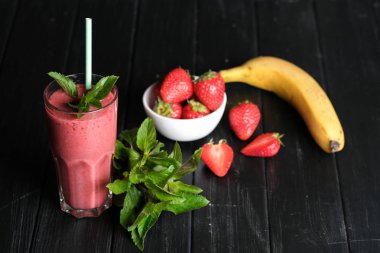 Arka planda yulaf ezmeli, organik böğürtlen ve sebze püresi. Sağlıklı yiyecekler. Laktozsuz diyet. 