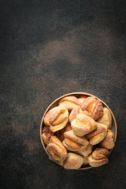 Koyu arka plan manzaralı, köy peynirli ev yapımı kurabiyeler bedava fotokopi alanı.