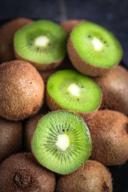 Arka plan olarak taze kivi meyvesi