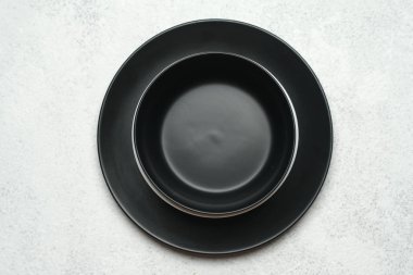 Arka planda siyah plakalar izole edilmiş. Masa ayarı. Üst görünüm kopyalama alanı.