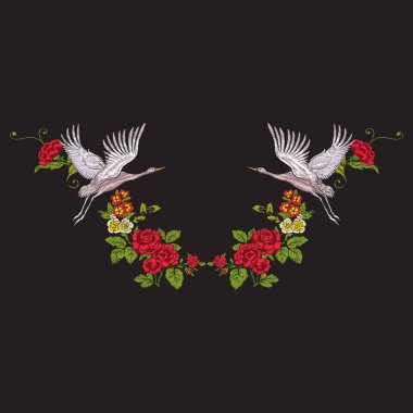 Nakış yaka çiçekleri ve siyah arka plan üzerine vinç ile.