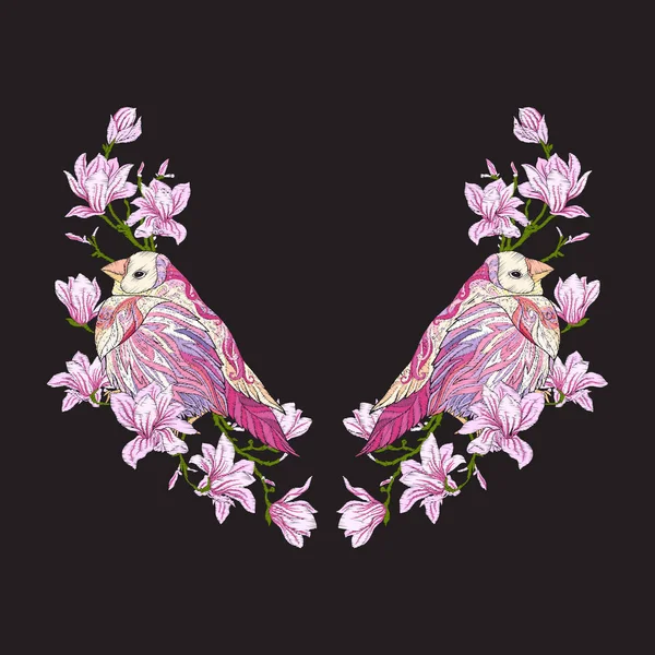 Nakış. Manolya çiçek tasarım öğeleriyle işlemeli bir