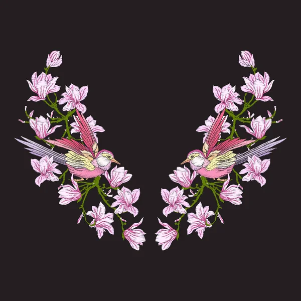 Nakış. Manolya çiçek tasarım öğeleriyle işlemeli bir