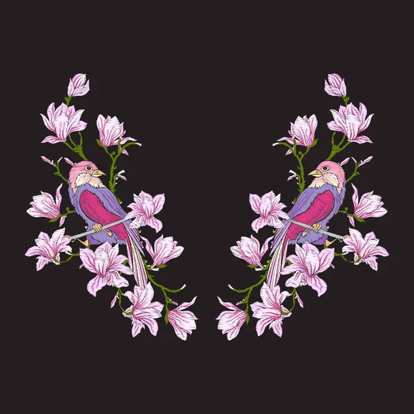 Nakış. Manolya çiçek tasarım öğeleriyle işlemeli bir