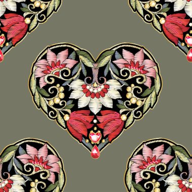 Nakışlı aşk kalp şeklinde bir yama.