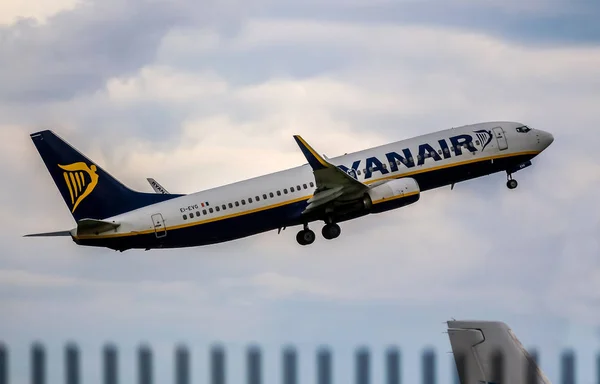 Boeing 737 Ng / Max - Ryanair - Henri Coanda Havaalanı, Otopeni, R