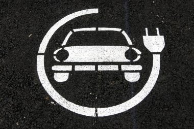 Bükreş 'te elektrikli otomobiller için yüksek elektrik şarj istasyonu