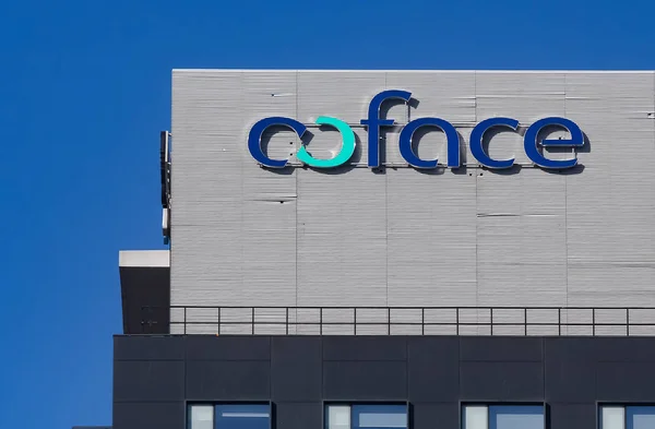 Coface Hauptquartier in Bukarest, Rumänien. — Stockfoto