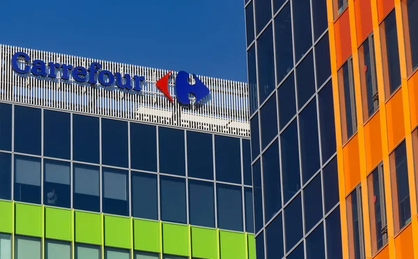 Carrefour Hauptquartier, Bukarest, Rumänien. — Stockfoto