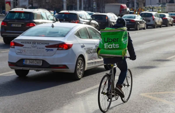Food delivery courier - Bucharest — Stock Photo, Image