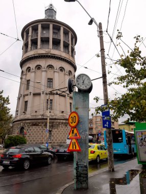 Bükreş, Romanya - 31 Ekim 2019: Foisorul de Foc, 1890 yılında inşa edilen Ateş Kulesi, geçmişte itfaiyeciler tarafından gözlem kulesi olarak kullanılan 42 metrelik bir binadır..