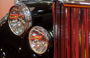 Bükreş, Romanya - 12 Ekim 2019: Romanya 'nın Bükreş kentindeki Bükreş Otomobil Fuarı' nda 1950 model bir Jaguar Mk V otomobili açıldı. Bu resim sadece editörler içindir..