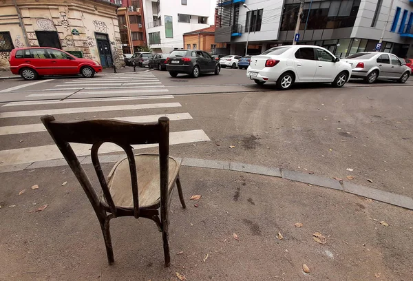 Bucarest Romania Ottobre 2019 Una Vecchia Sedia Cui Nessuno Seduto — Foto Stock