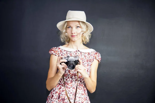 Söt blond tjej — Stockfoto