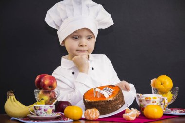  meyveli kek pişmiş çocuk Şef