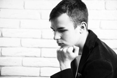 adam bir tuğla duvar sanıyordum 